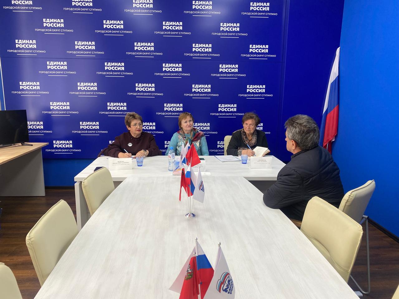 Депутаты Совета депутатов провели прием жителей