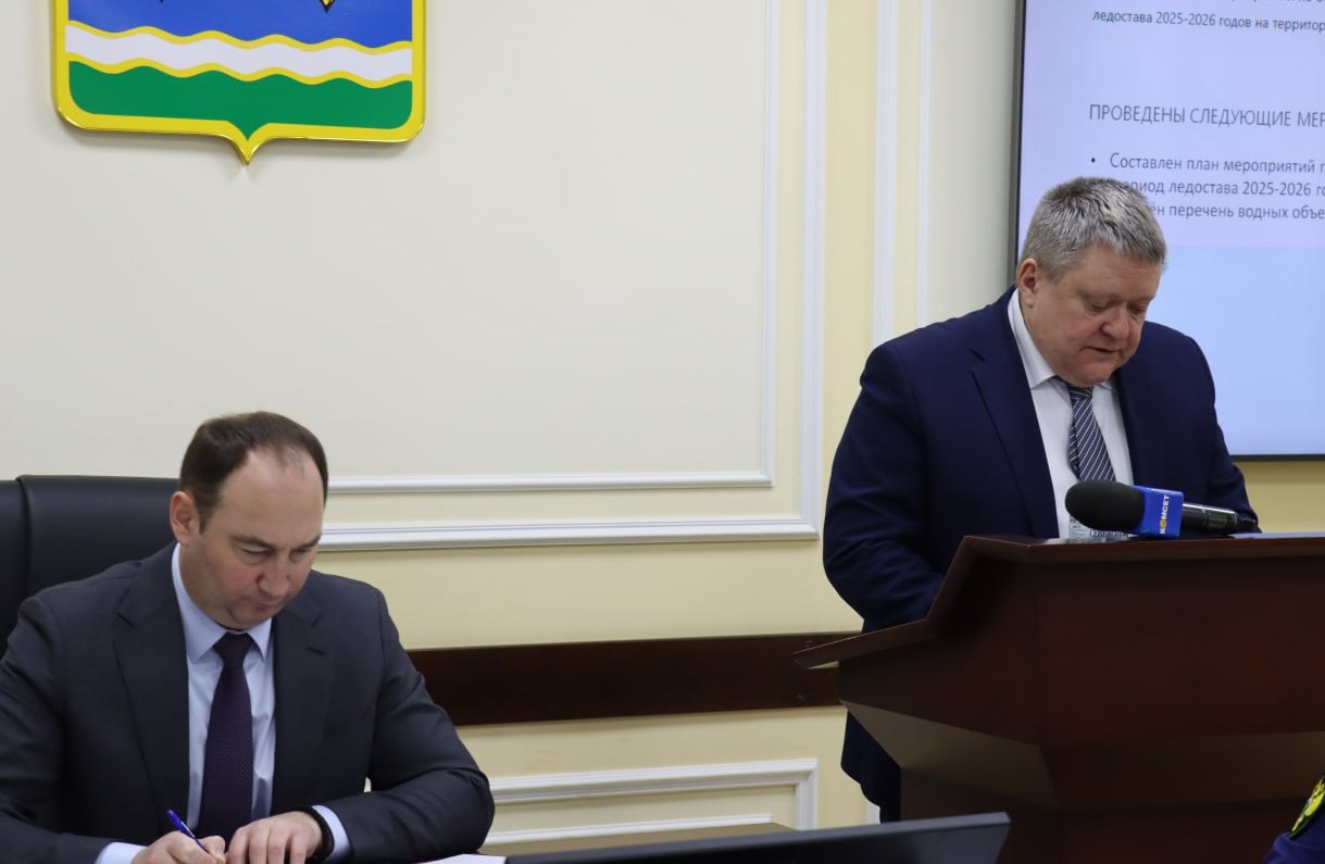 Еженедельное совещание провел глава округа Сергей Мужальских.021225_1