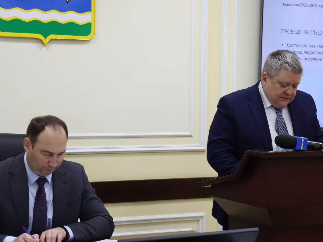 Еженедельное совещание провел глава округа Сергей Мужальских.021225_1