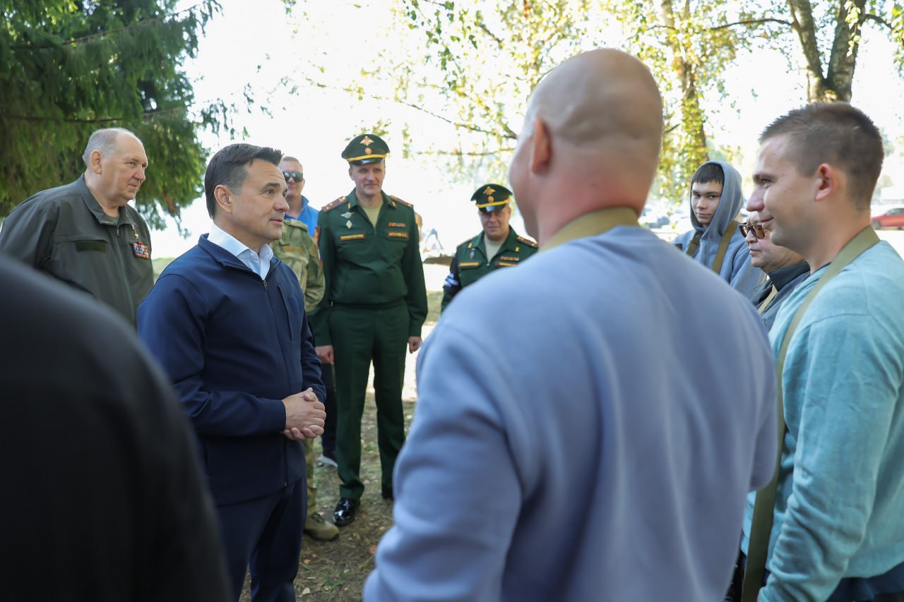 Губернатор Андрей Воробьев проверил работу областного пункта отбора на военную службу по контракту