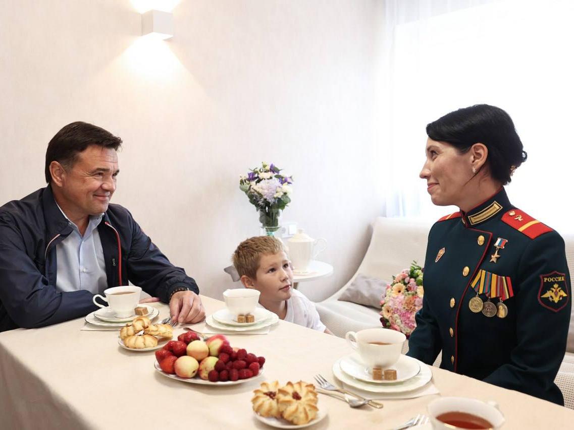 Губернатор навестил Героя России Людмилу Болилую1