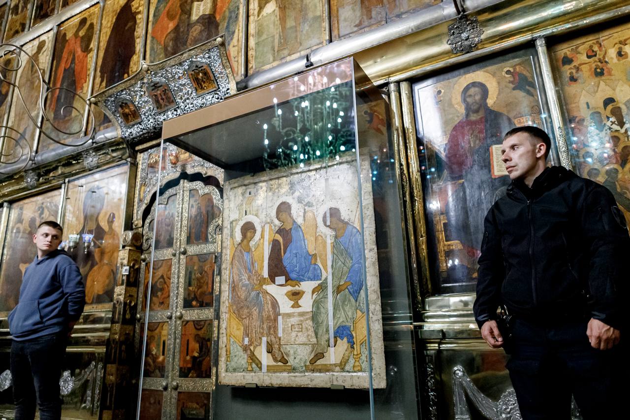 икона «Троица», написанная в 15 веке — вернулась в Троице-Сергиеву лавру