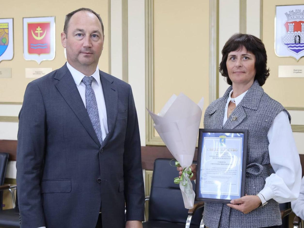 лучшим работникам учреждений социального блока вручили свидетельства о занесении на Доску почета