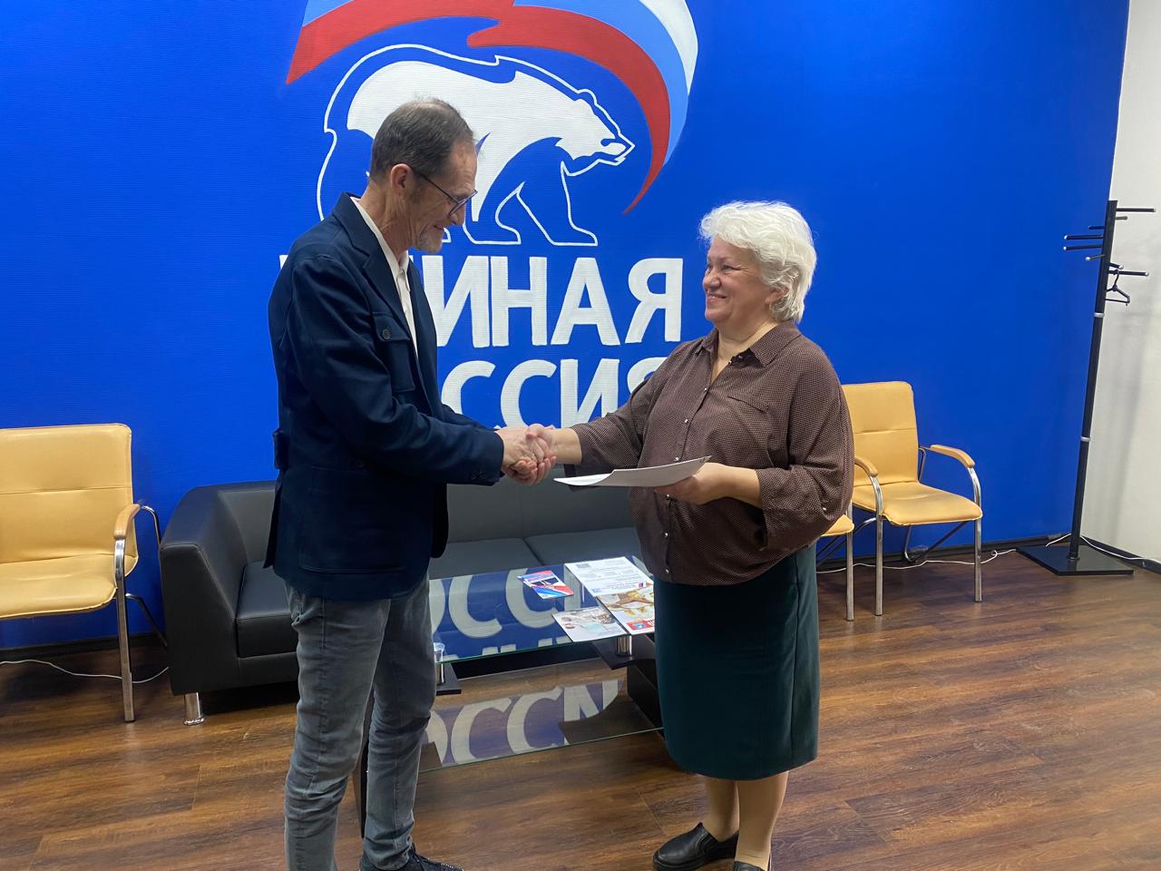 Марк Будневич передал для ветеранов труда билеты