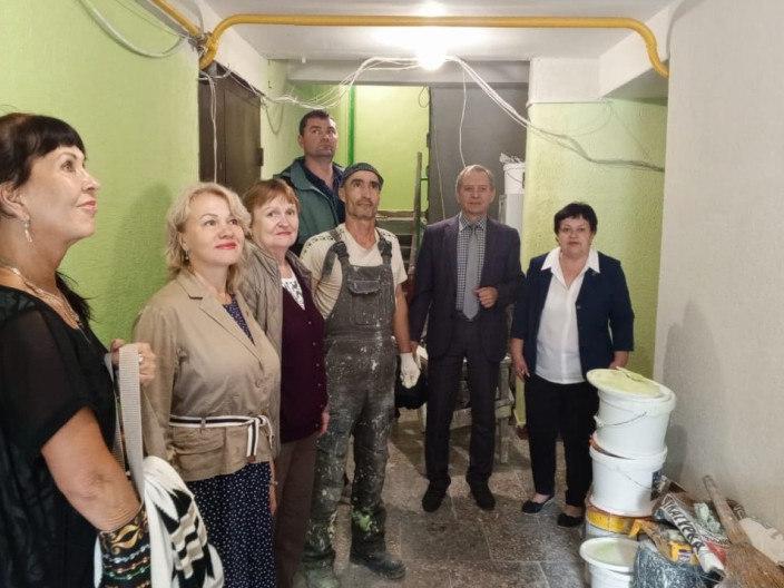 мониторинг  хода выполнения работ по ремонту подъезда