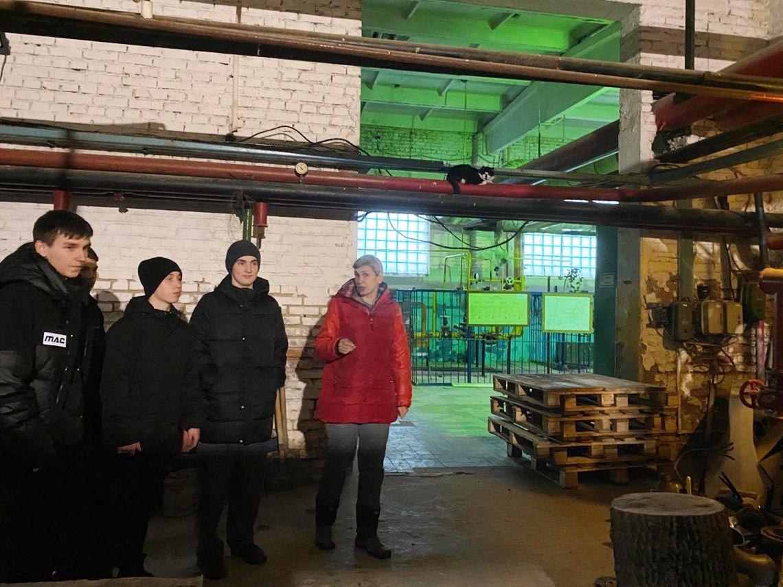 Одиннадцатиклассники Большеалексеевской школы с профориентационной экскурсией посетили объекты теплоснабжения