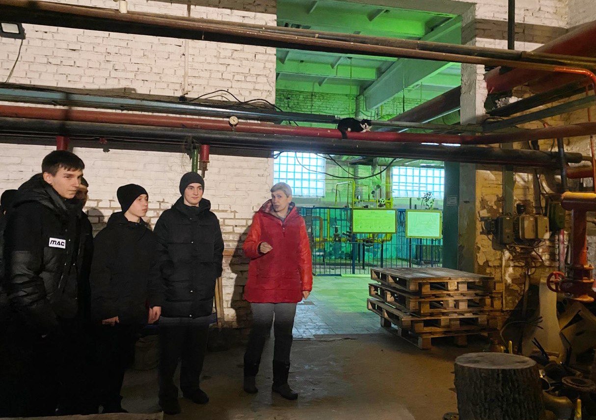 Одиннадцатиклассники Большеалексеевской школы с профориентационной экскурсией посетили объекты теплоснабжения