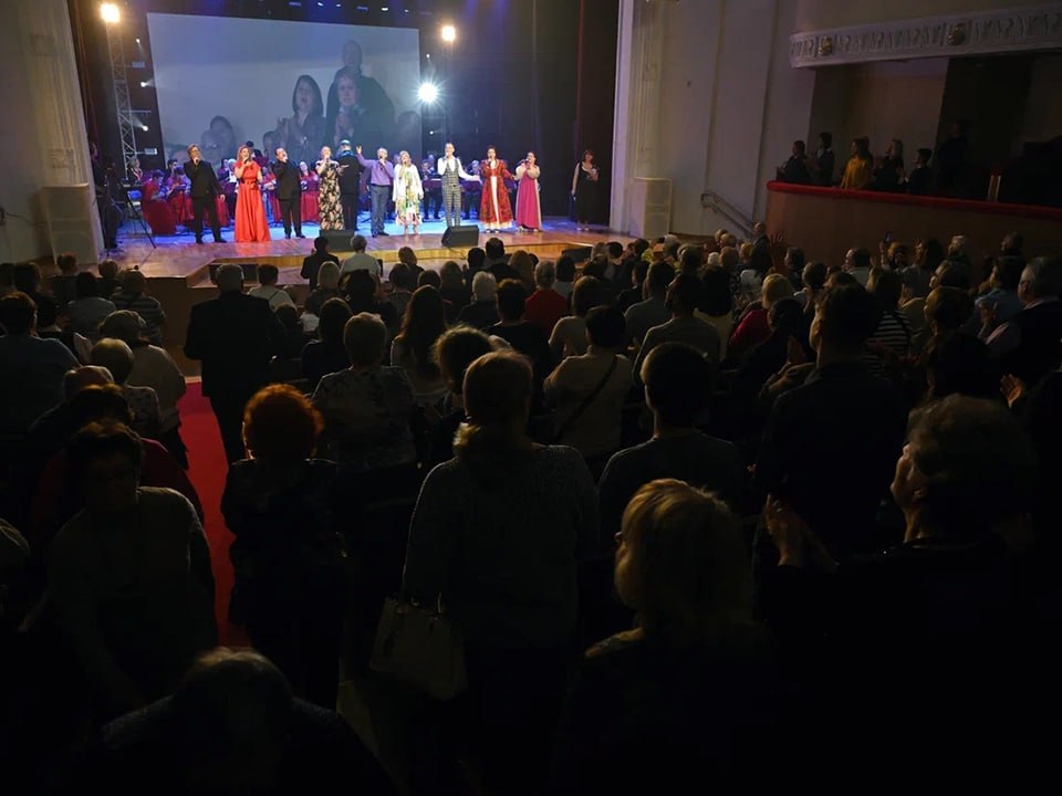 оркестр Мелодии России  устроил народное караоке