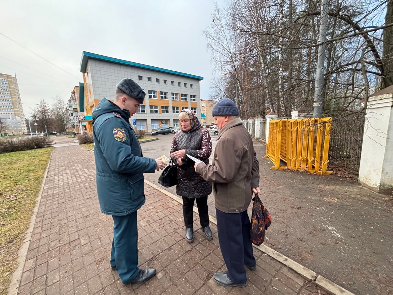 Перегрузка и короткое замыкание — частая причина пожара в доме.
