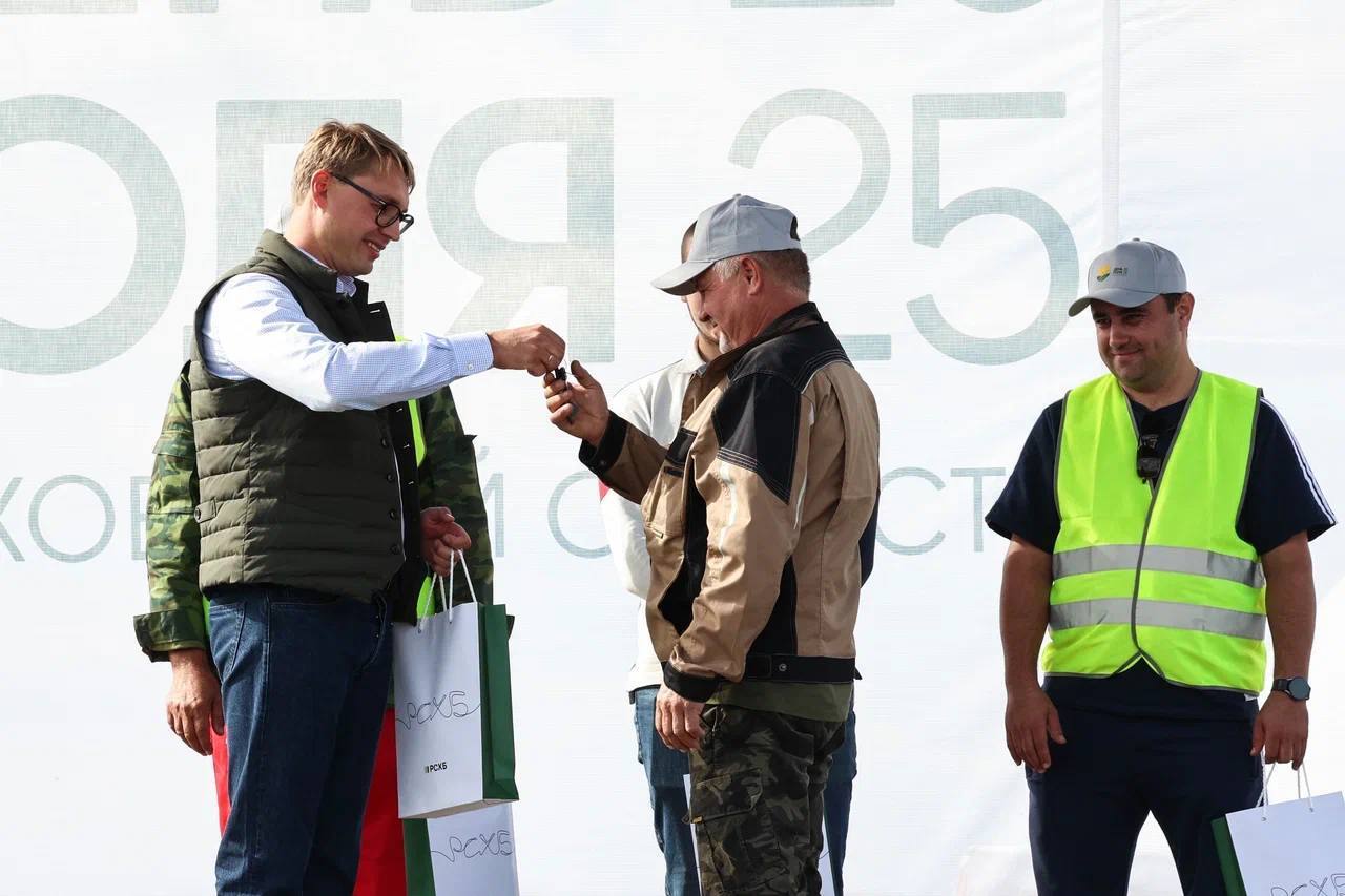 Победитель конкурса механизаторов  «Пахарь - 2025» Павел Казаков