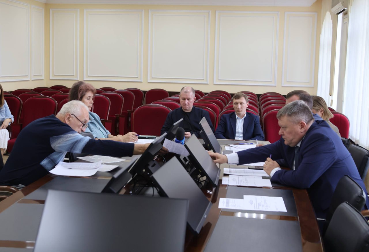 Прием жителей прошел в окружной администрации. Прием провел заместитель главы Андрей Севрюгин