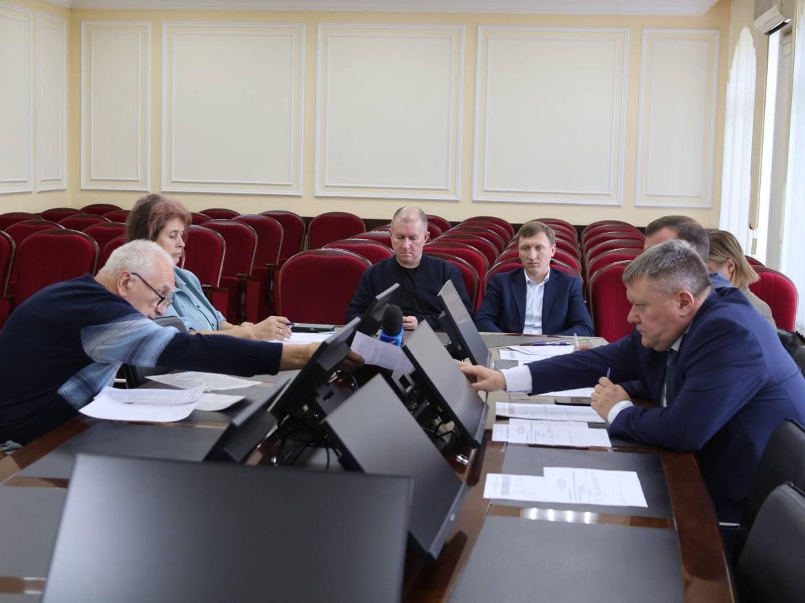 Прием жителей прошел в окружной администрации. Прием провел заместитель главы Андрей Севрюгин