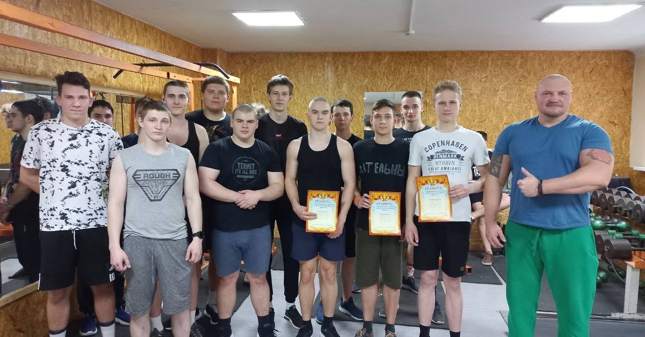 Строгий подъем на бицепс