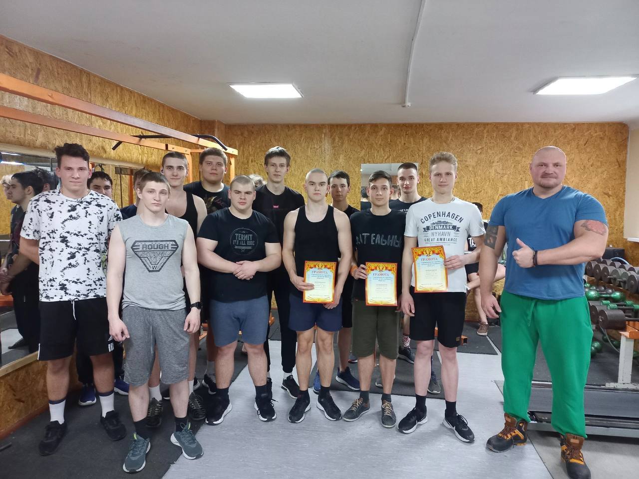 соревнования по строгому подъему штанги