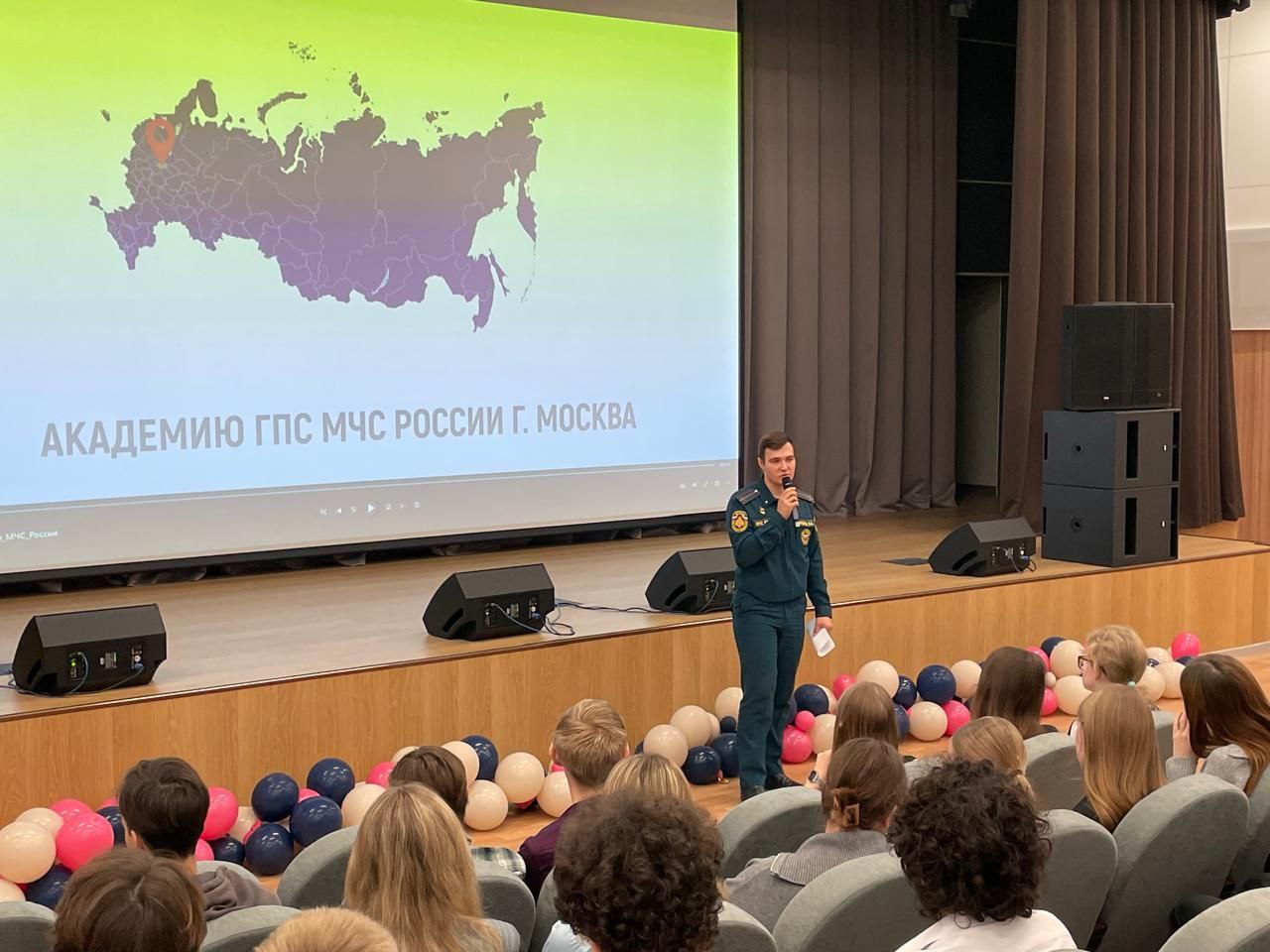 Сотрудники отдела надзорной деятельности и профилактической работы провели профориентационную встречу с учениками 10-х классов