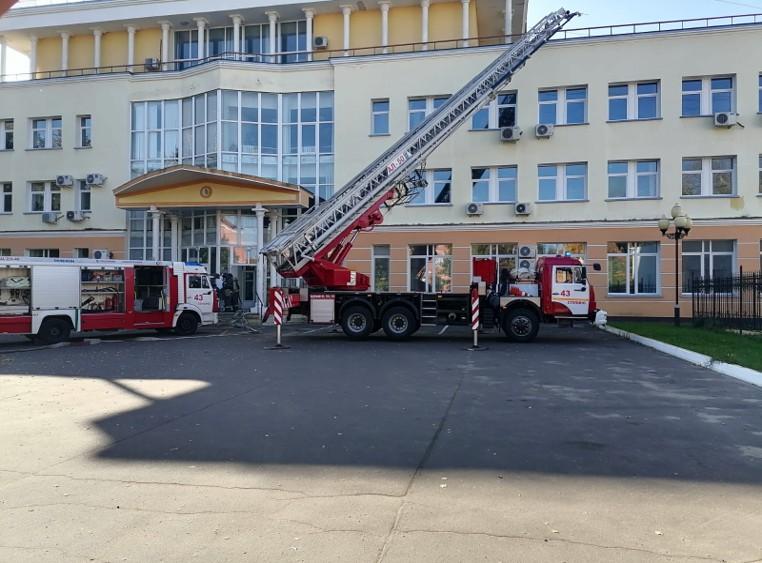 Спасатели приняли участие в тушении условного пожара в административном здании в Ступино