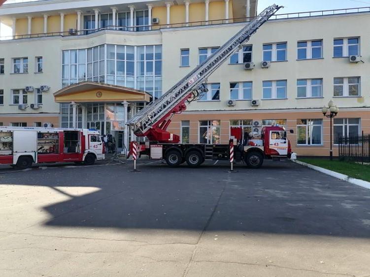 Спасатели приняли участие в тушении условного пожара в административном здании в Ступино