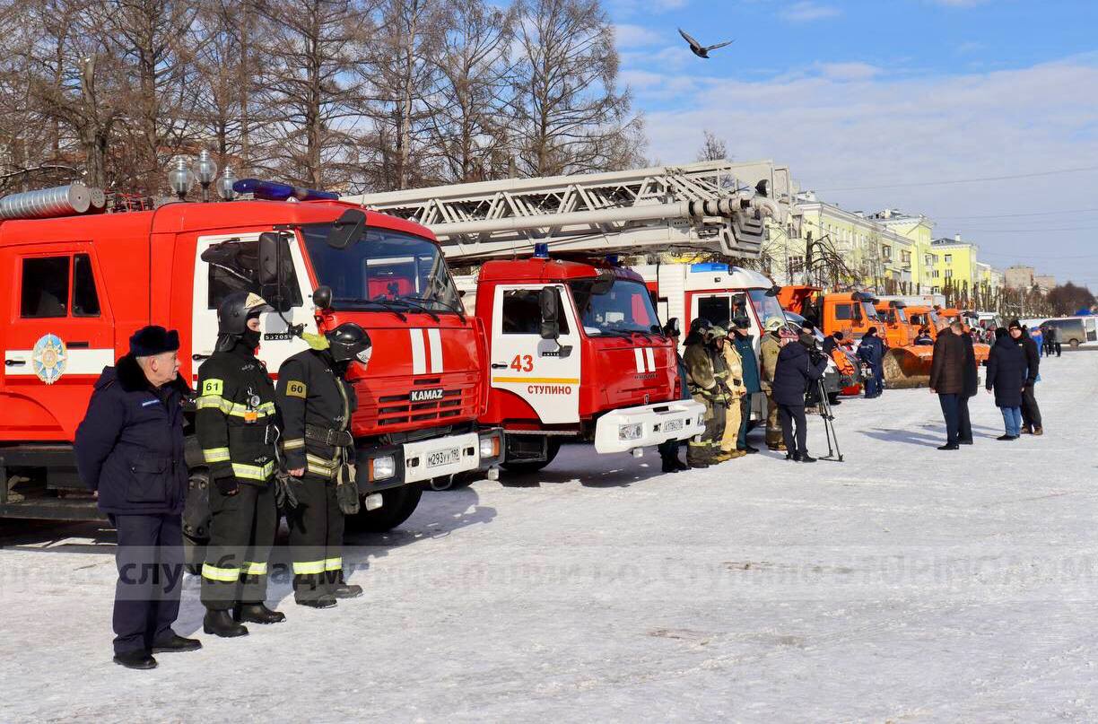 На главной площади города прошел строевой смотр готовности сил и средств  городского округа Ступино / Администрация городского округа Ступино