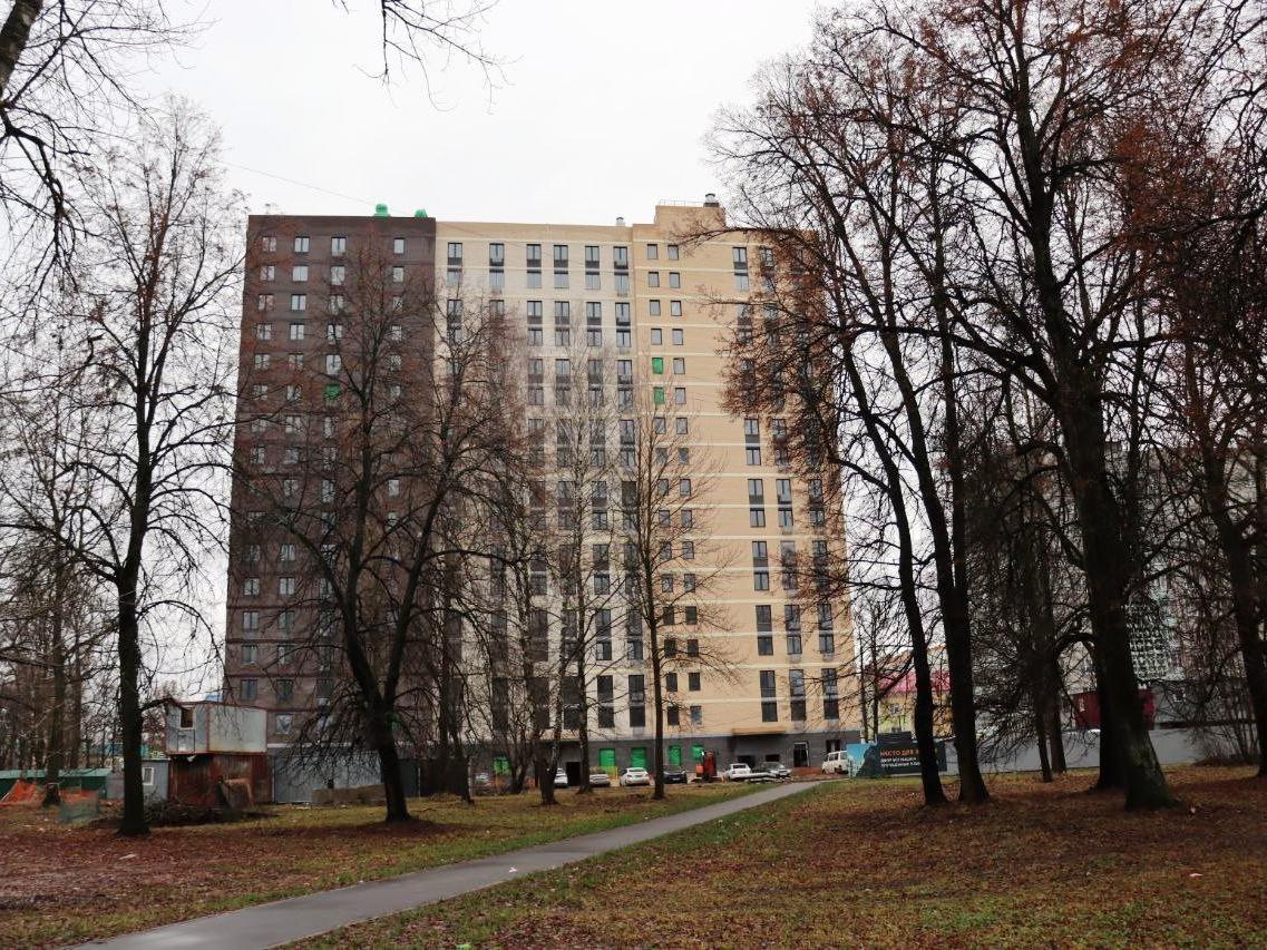 Ступинские депутаты проверили ход строительства многоквартирного дома в городе.