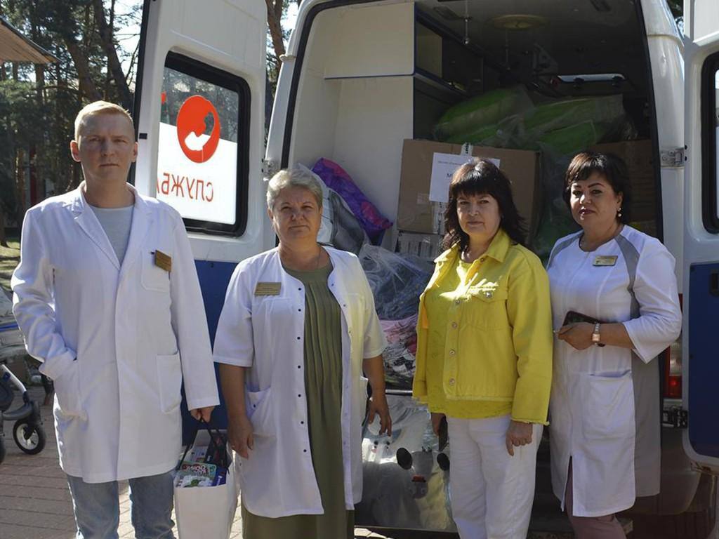 Ступинские врачи отправили микроавтобус с гуманитарной помощью для, размещенных в «Сосновом бору», курян