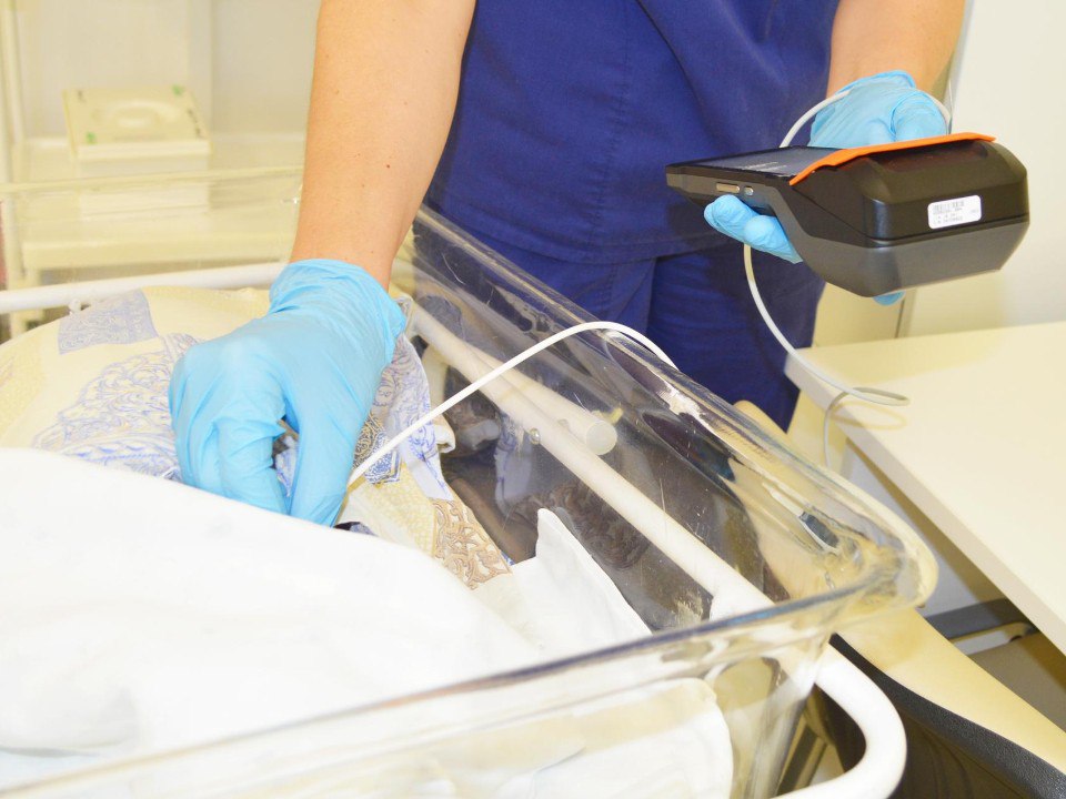 Ступинский роддом получил аппарат для проверки слуха младенцев