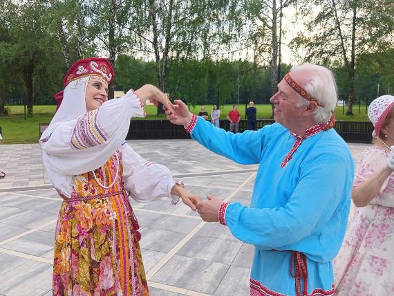 танец объединил культуры в парке Ступино