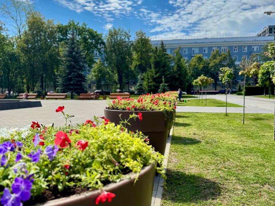 Цветы высадили в центральном сквере города Ступино
