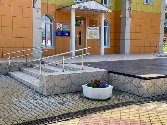 уличная сцена в Леонтьево