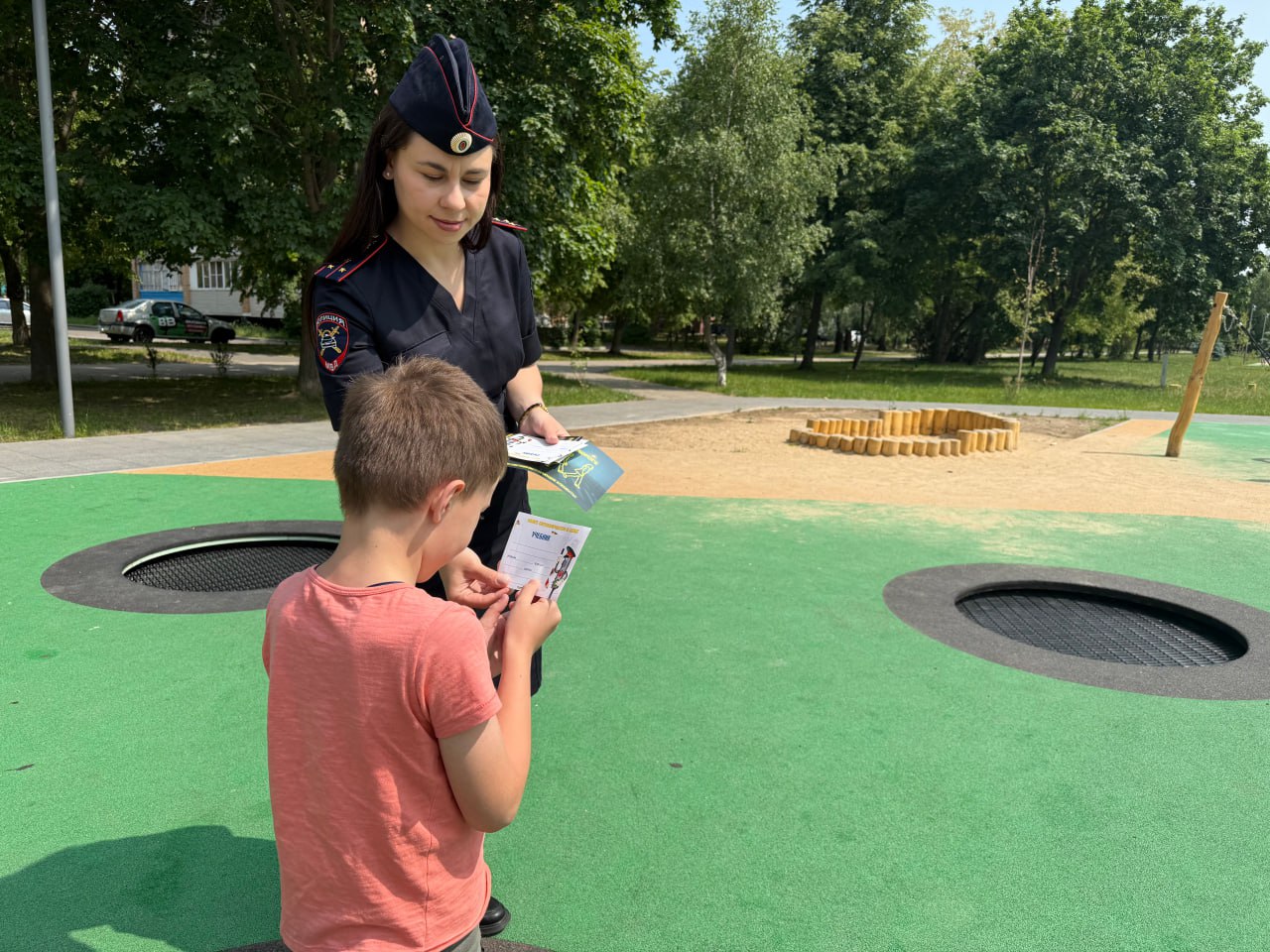 В г. Ступино автоинспектор провела акцию «Безопасный двор»0606_3