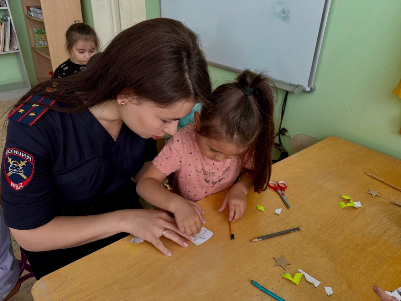 В г. Ступино сотрудница полиции провела мастер-класс в детском саду0906