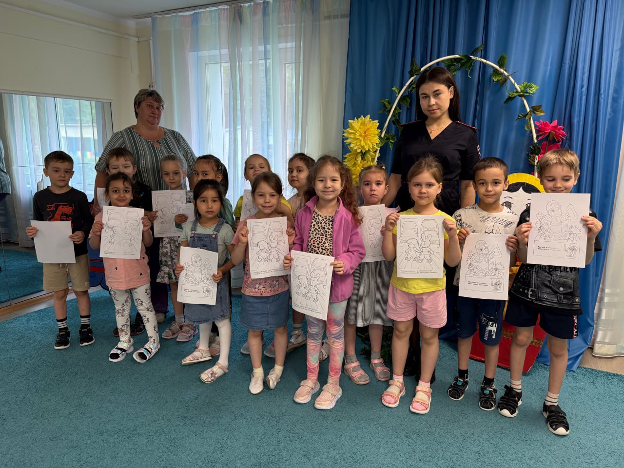 В г.Ступино инспектор напомнила дошкольникам о Правилах безопасного поведения на улице