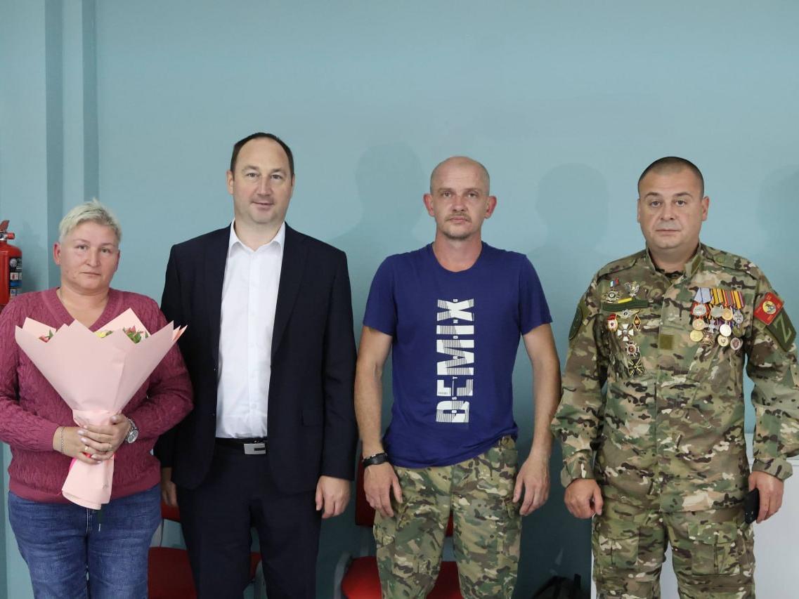 В селе Ивановское новым участникам вручили членские карточки Ассоциации ветеранов СВО