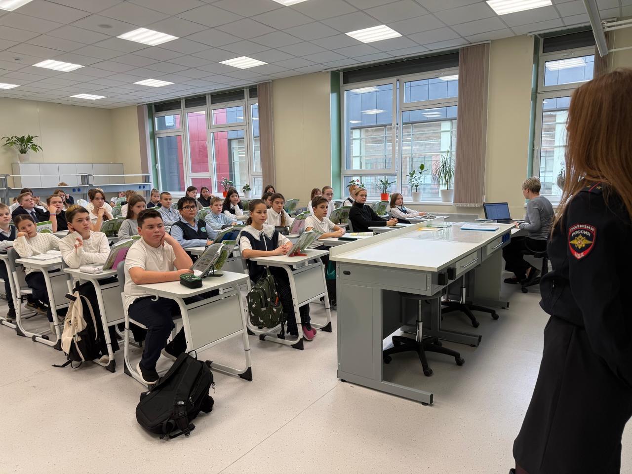 В Ступино инспектор провела урок правовой грамотности для школьников12