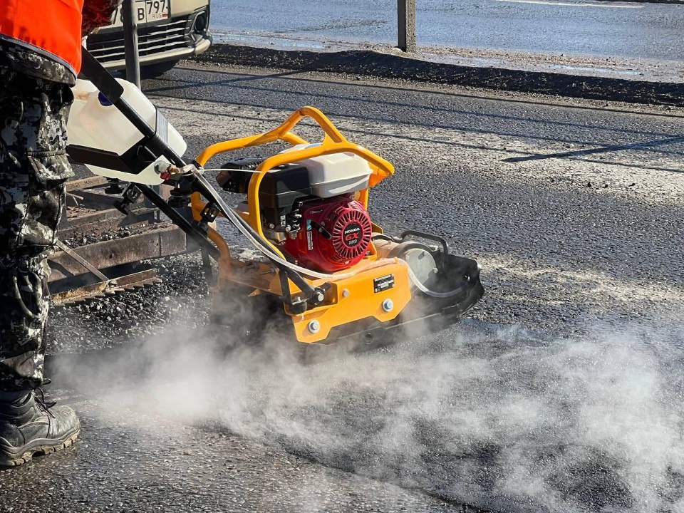 В Ступино ликвидировали дефекты покрытия на дорогах1225