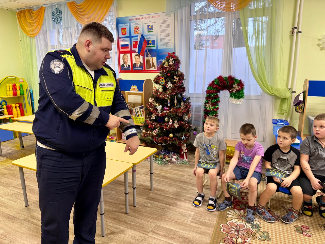 В Ступино полицейский рассказал дошкольникам о правилах дорожного движения 