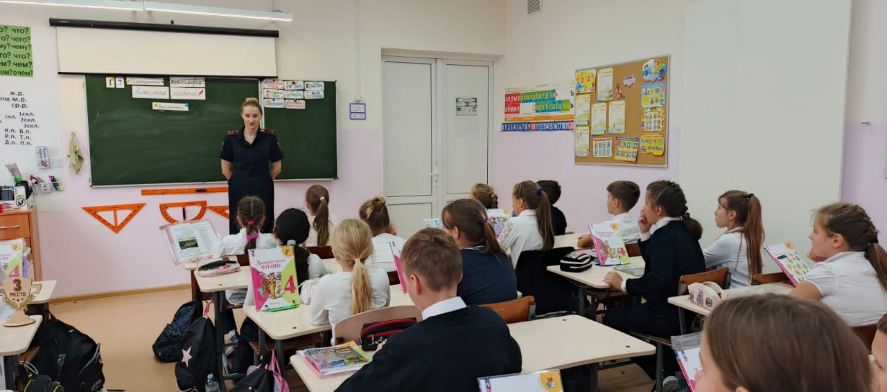 В Ступино сотрудница полиции рассказала школьникам о правилах поведения на дороге