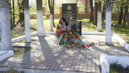 Памятник ученикам школы, погибшим в годы ВОВ